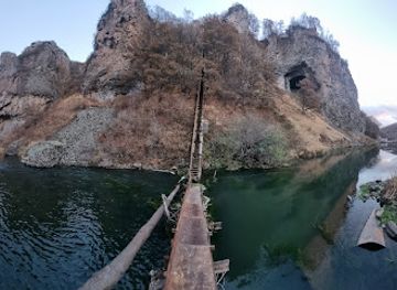 armenia/jermuk-waterfall/attraction/bridge-over-river