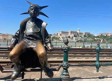 hungary/budapest/inner-city/attraction/little-princess-statue