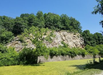 illinois/matthiessen-state-park/attraction/split-rock