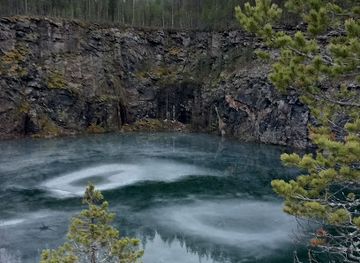 finland/ylläs/attraction/lake-with-cliffs