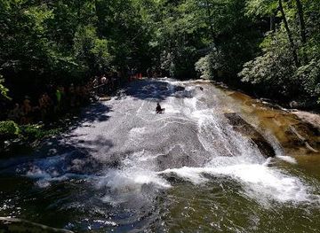south-carolina/caesars-head-state-park/attraction/sliding-rock