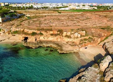 italy/apulia/attraction/grotta-della-cala-tre-buchi