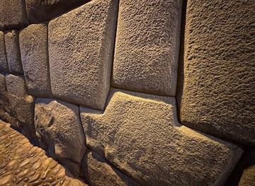 peru/cusco/attraction/twelve-angled-stone