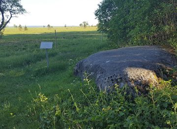 estonia/kuressaare/attraction/legendikivi