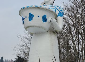 austria/salzkammergut/attraction/keramik-statue-salztragerin