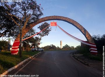 brazil/chapada-dos-veadeiros-national-park/attraction/portal-da-entrada-da-cidade