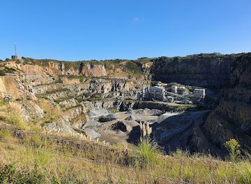 guernsey/vazon-bay/attraction/nature-walk-at-les-vardes-quarry