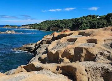 dominica/mahaut/attraction/red-rocks