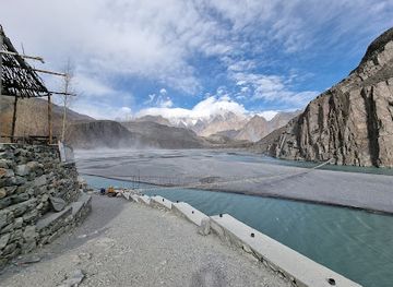 pakistan/khunjerab-pass/attraction/hussaini-bridge-viewpoint