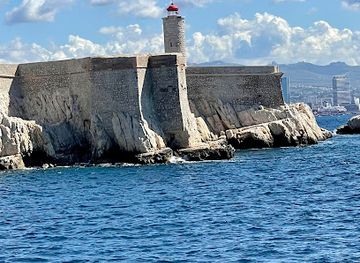 france/les-calanques-national-park/attraction/phare-du-chateau-d-if