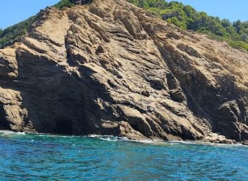 greece/skiathos/attraction/spelaio-aselenou