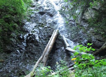 ukraine/dragobrat/attraction/lykhyy-waterfall