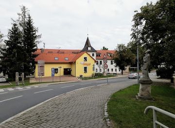 czechia/bohemia/attraction/castle-dolni-pocernice