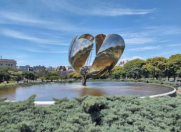 argentina/buenos-aires/san-telmo/attraction/el-loco-chavez-paseo-de-la-historieta