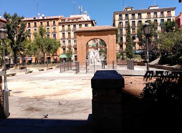 spain/madrid-community/attraction/plaza-del-dos-de-mayo