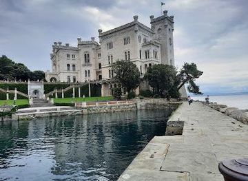 slovenia/izola/attraction/miramare-castle