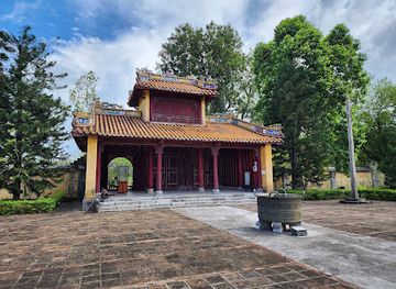 vietnam/hue/attraction/mausoleum-of-emperor-dong-khanh