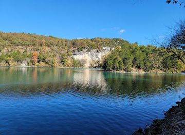 missouri/lake-of-the-ozarks/attraction/ha-ha-tonka-spring