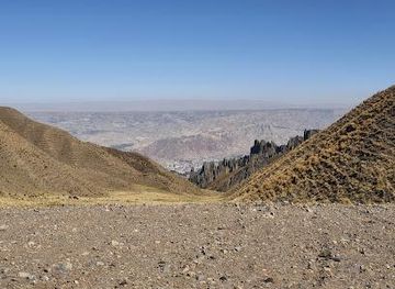 bolivia/la-paz/attraction/planicie-hacia-el-mirador-alaxpacha