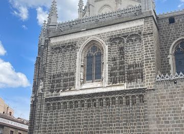 spain/toledo/santa-maria-la-blanca/attraction/plaza-san-juan-de-los-reyes