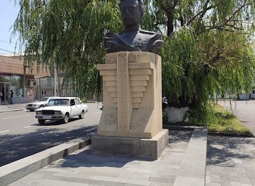 armenia/geghama-mountains/attraction/pamyatnik-andraniku-ozanyanu