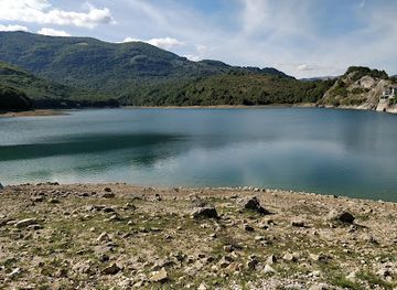 italy/abruzzo-national-park/attraction/lago-della-montagna-spaccata