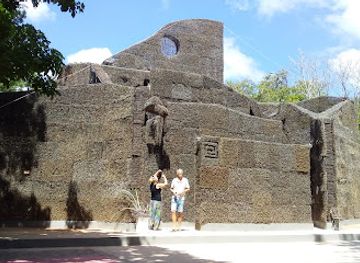 curacao/groot-santa-martha/attraction/landhuis-bloemhof-cultural-center