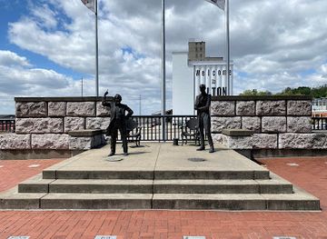 illinois/great-river-road/attraction/lincoln-douglas-square