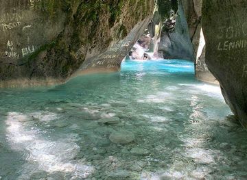 dominican-republic/barahona/attraction/sendero-de-la-virgen