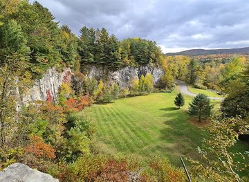 massachusetts/mohawk-trail/attraction/natural-bridge-state-park