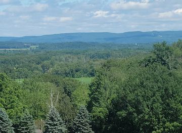 wisconsin/baraboo-range/attraction/baraboo-bluff-winery