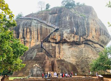 sri-lanka/sigiriya/attraction/sigiriya-local-visitors-entry-road