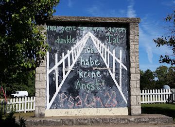 arkansas/eureka-springs/attraction/section-of-the-berlin-wall