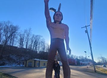 west-virginia/parkersburg/attraction/muffler-man-statue