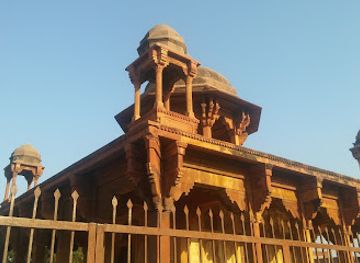 india/agra/sikandra/attraction/dhakri-ka-mahal