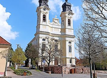 hungary/central-transdanubia/attraction/kossuth-ter