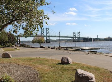 illinois/quad-cities/attraction/leach-park