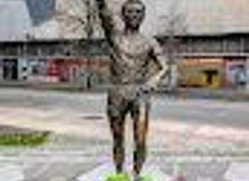 spain/oviedo/attraction/homenaje-a-enrique-castro-quini