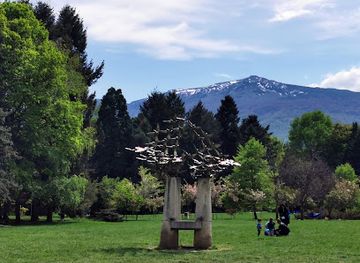 bulgaria/sofia-valley/attraction/pigeons-statue
