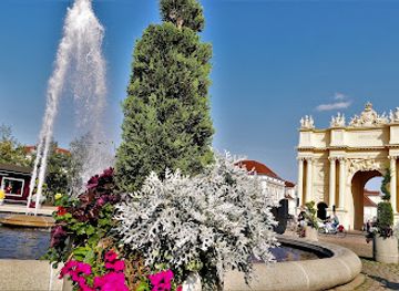 germany/brandenburg/attraction/fountain-on-the-luisenplatz