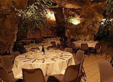 france/tours/attraction/cave-of-country-bourgueil