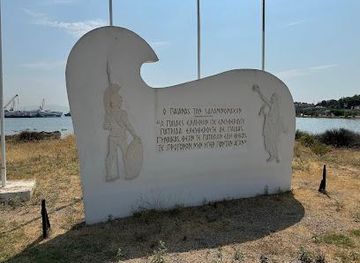greece/attica/attraction/ancient-salamis-port