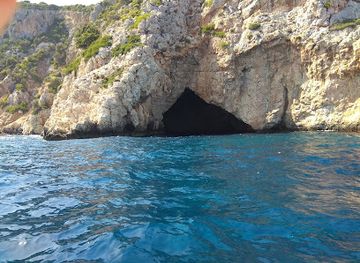 greece/sporades/attraction/blue-cave