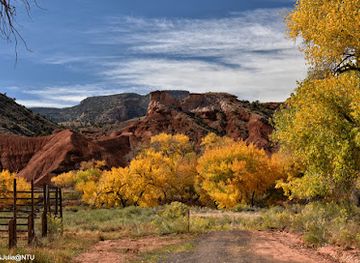 utah/torrey/attraction/fruita-schoolhouse