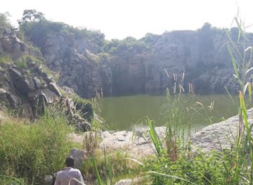 uganda/kigezi/attraction/rwemivubo-man-made-crater-lake