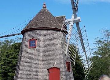 massachusetts/cape-cod/attraction/windmill-green-and-bandstand