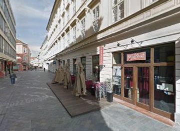 slovakia/bratislava/attraction/paparazzi