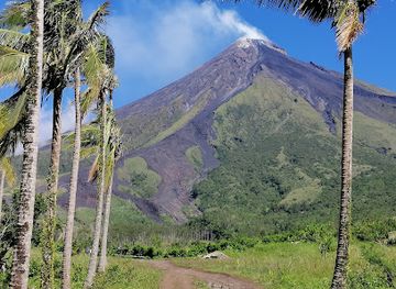 philippines/bicol-region/attraction/green-grass