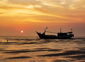 indonesia/central-papua/attraction/the-lamp-one-beach