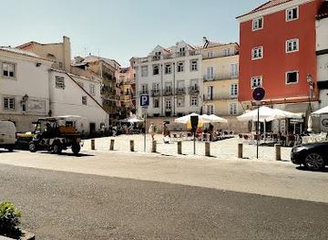 portugal/sintra/attraction/largo-do-chafariz-de-dentro